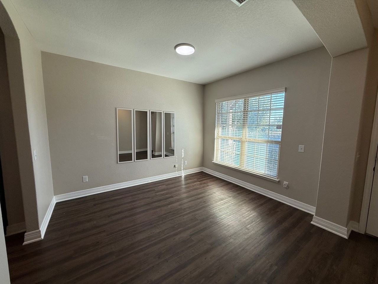 609 Community Dr - Photo 4 of 21