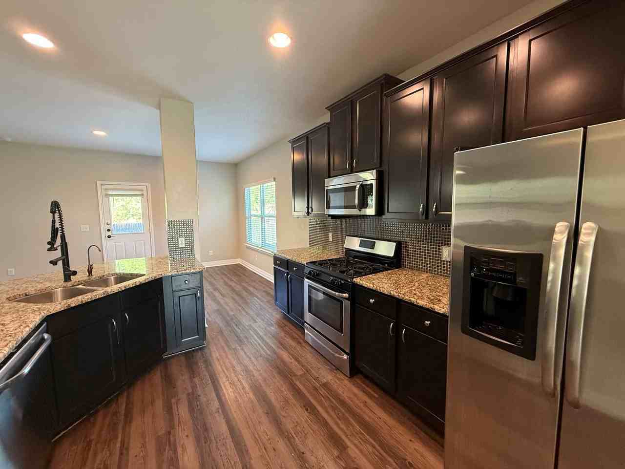 609 Community Dr - Photo 6 of 21