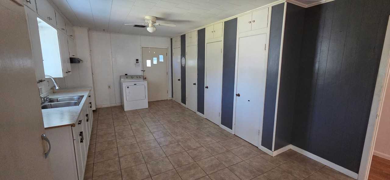 240 Grand St - Photo 3 of 15