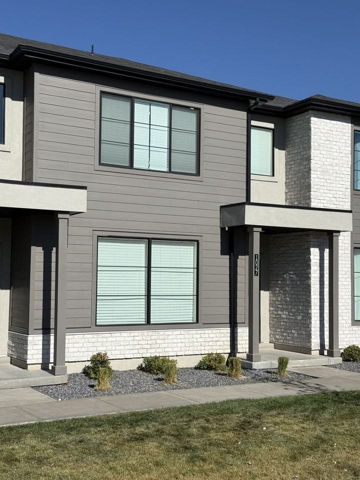 1027 200 East - Photo 2 of 36