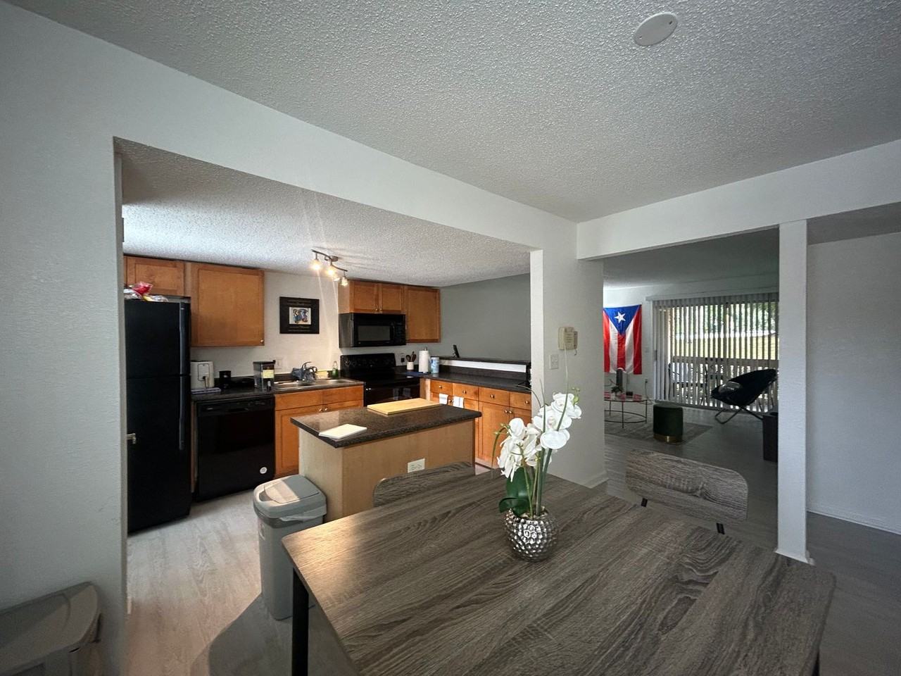 1810 Nw 23rd Blvd - Photo 2 of 15