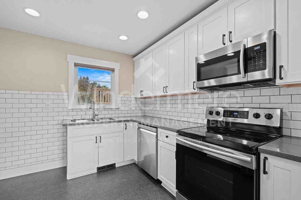 2008 West Bridge Avenue - Photo 3 of 29