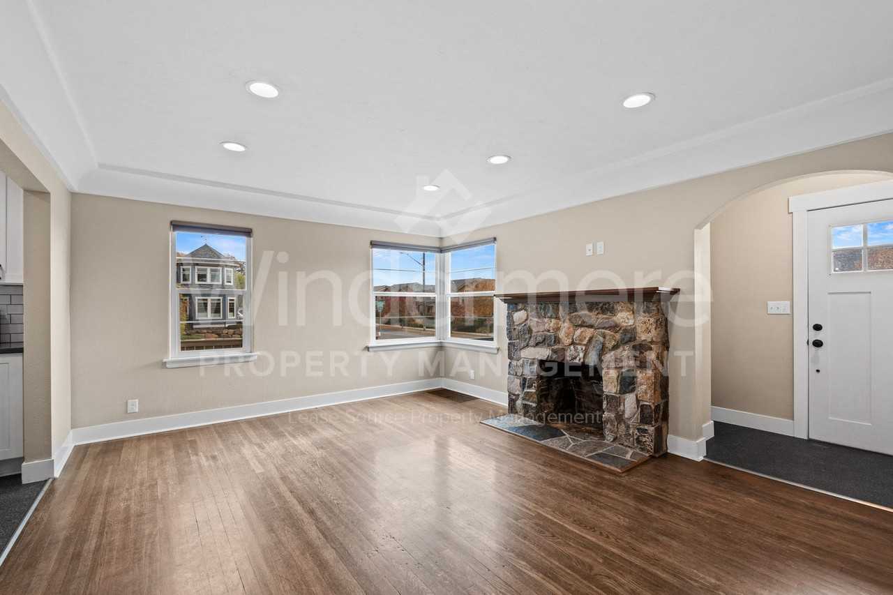 2008 West Bridge Avenue - Photo 4 of 29