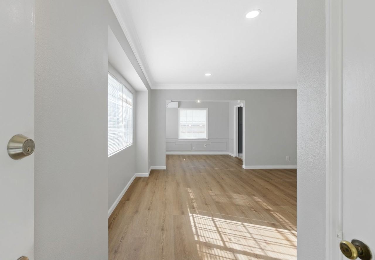 8975 David Ave - Photo 4 of 37