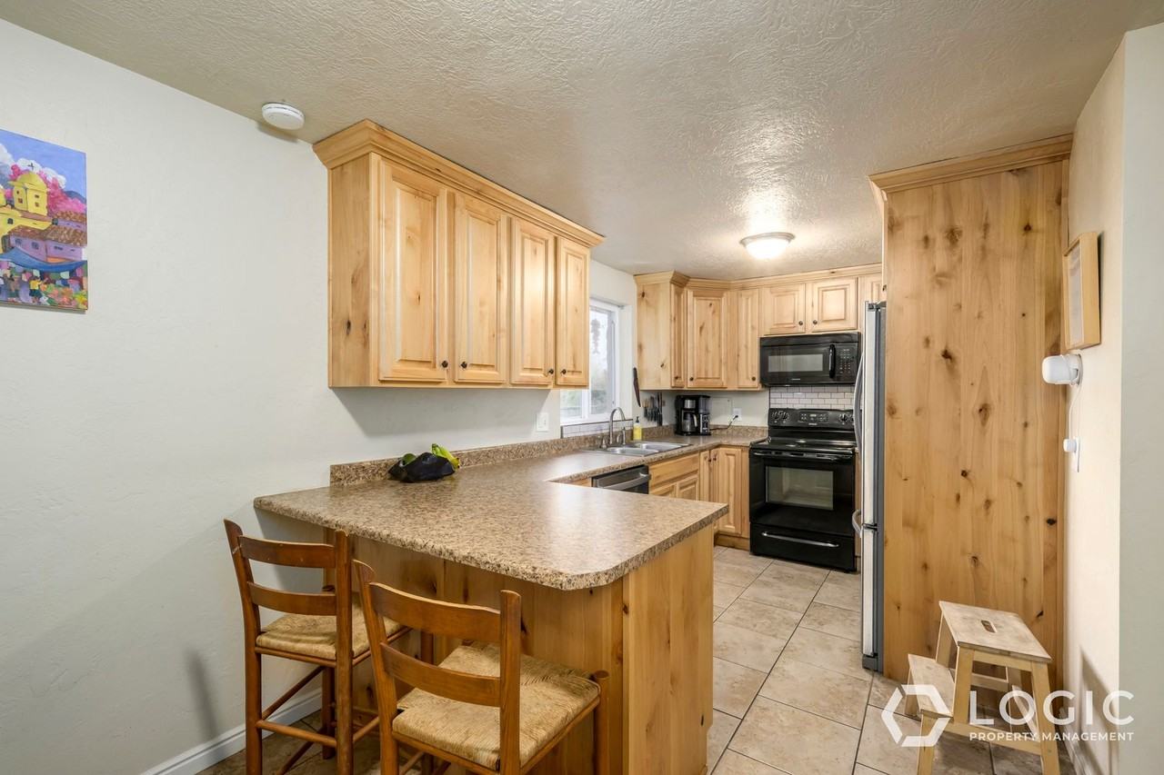 620 South 1300 East - Photo 7 of 26