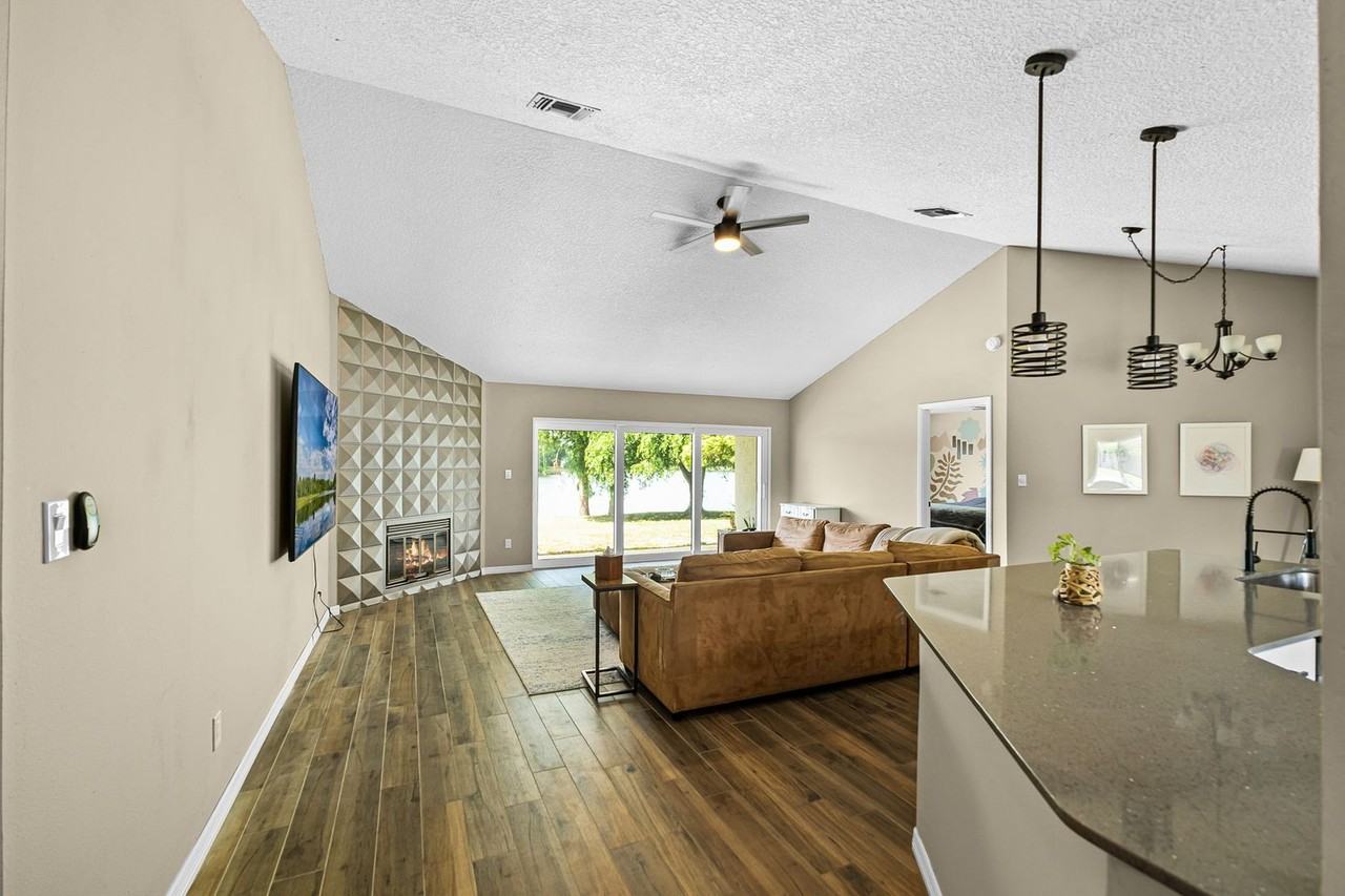 485 Lakeshore Drive - Photo 4 of 27