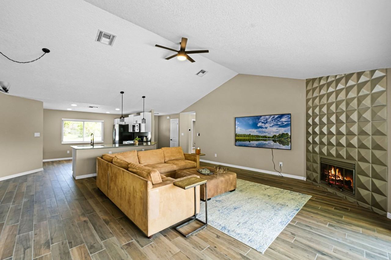 485 Lakeshore Drive - Photo 5 of 27