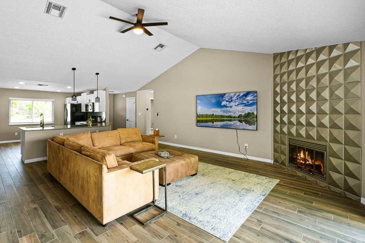 485 Lakeshore Drive - Photo 6 of 27