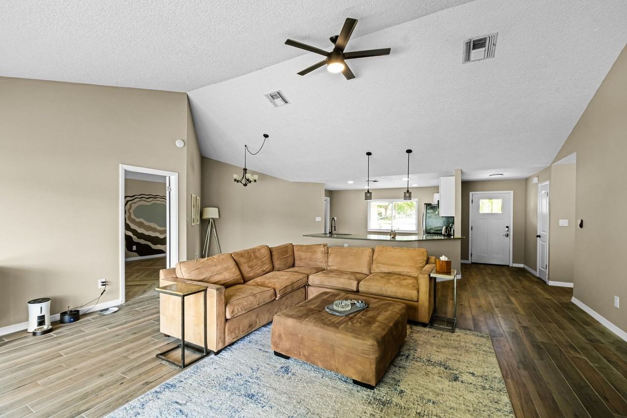 485 Lakeshore Drive - Photo 7 of 27