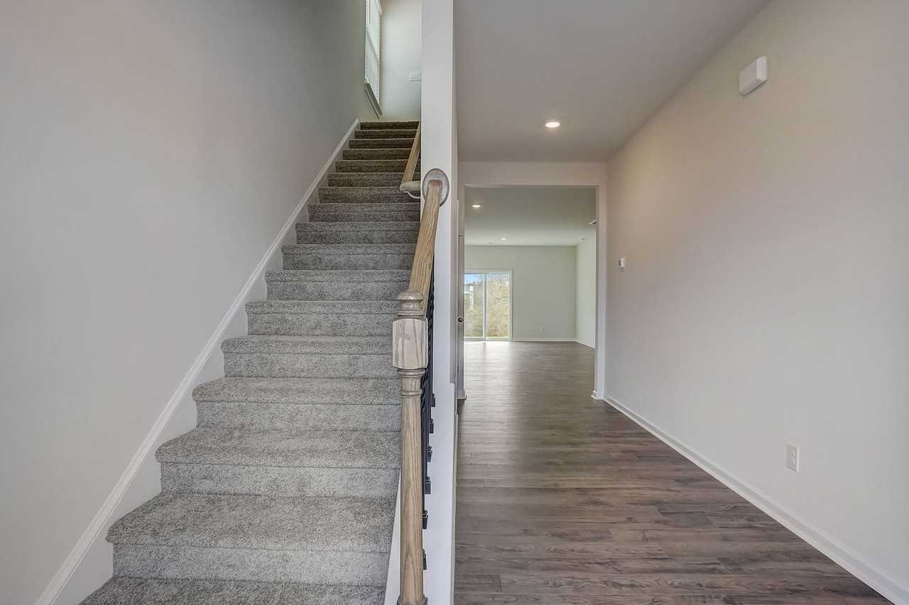 142 Old Home Rd - Photo 3 of 26