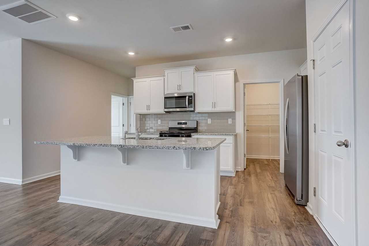 142 Old Home Rd - Photo 5 of 26