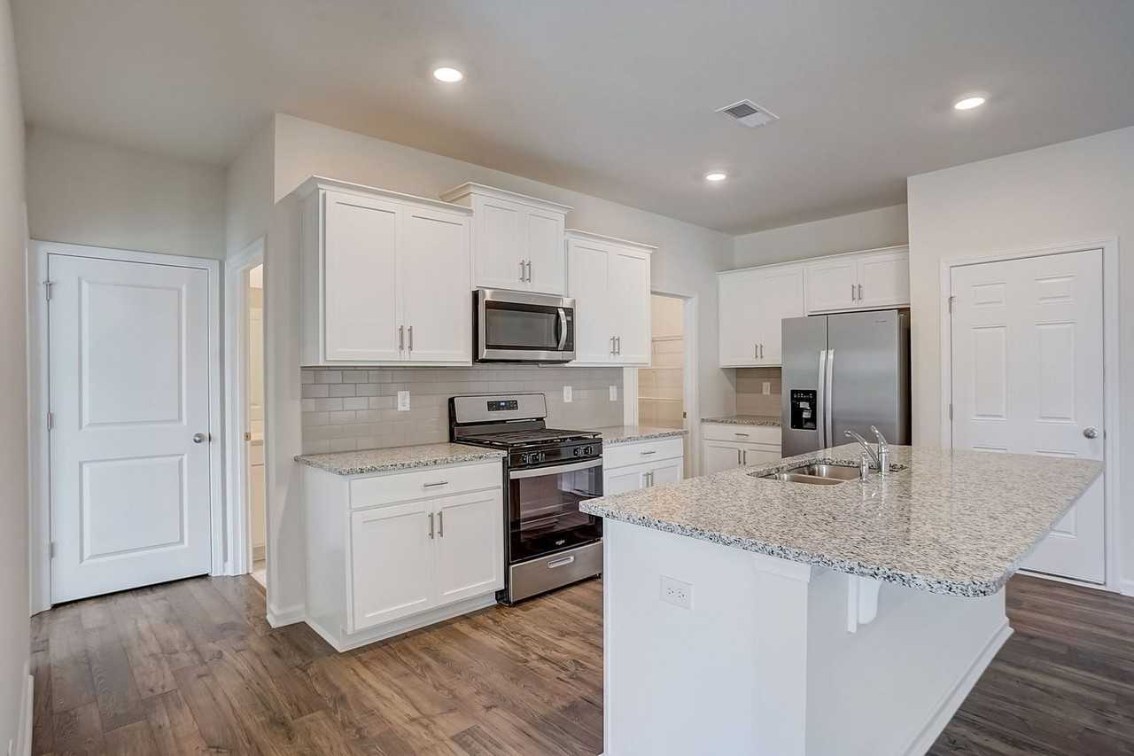 142 Old Home Rd - Photo 7 of 26