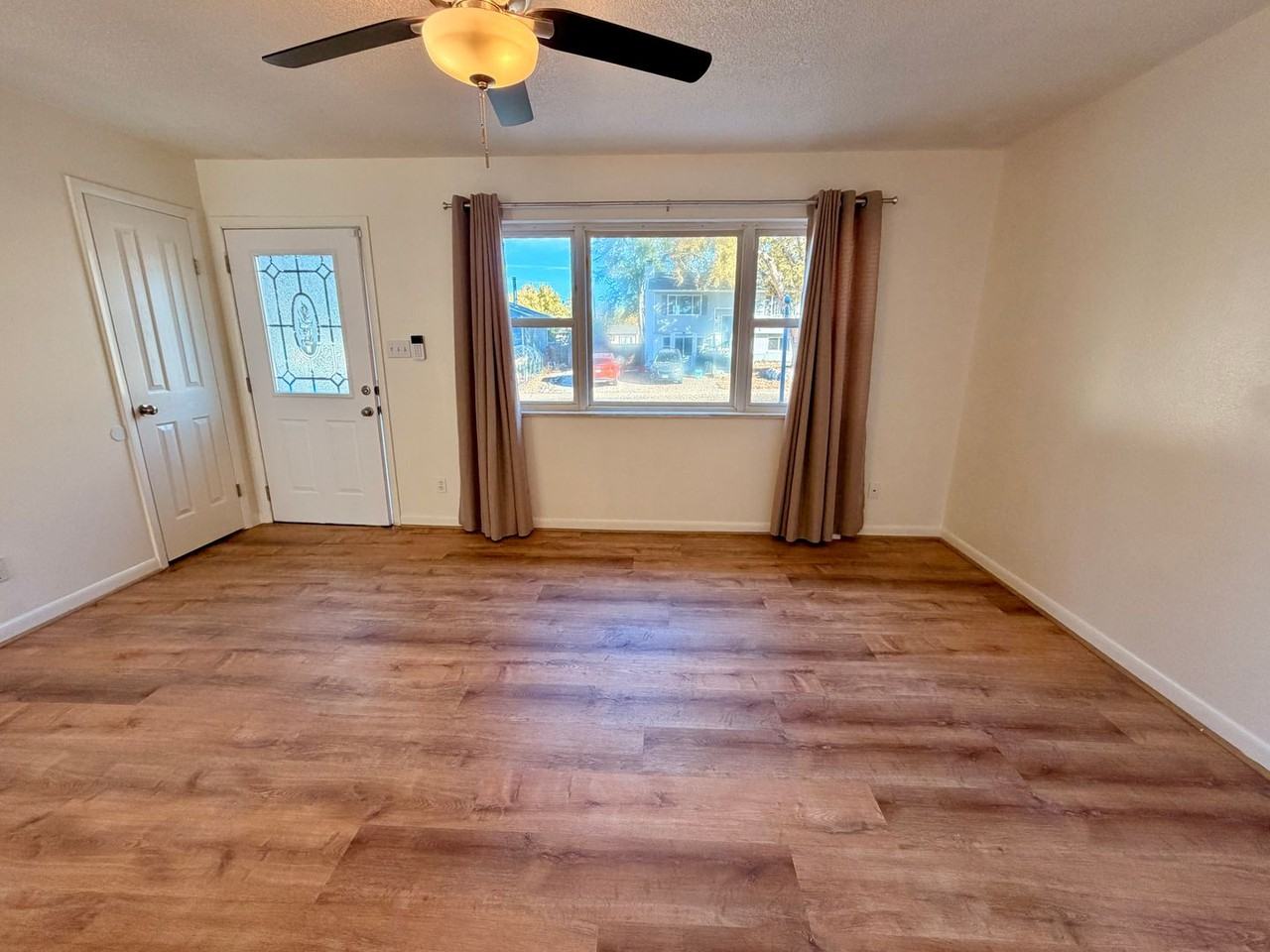 354 Monmouth Avenue - Photo 4 of 46