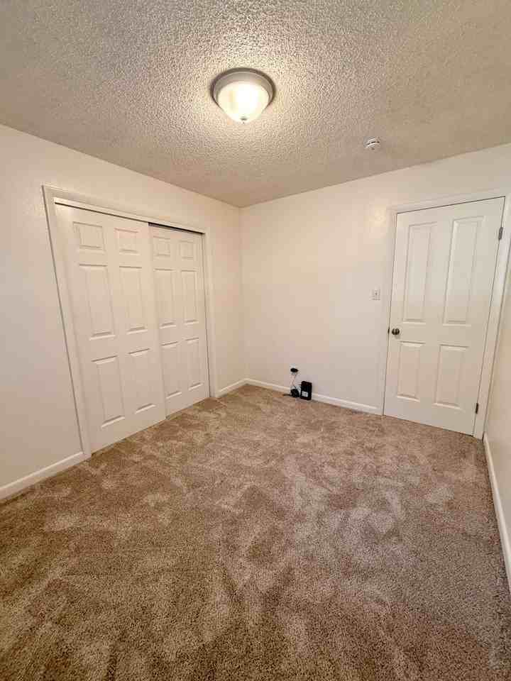 354 Monmouth Avenue - Photo 6 of 46