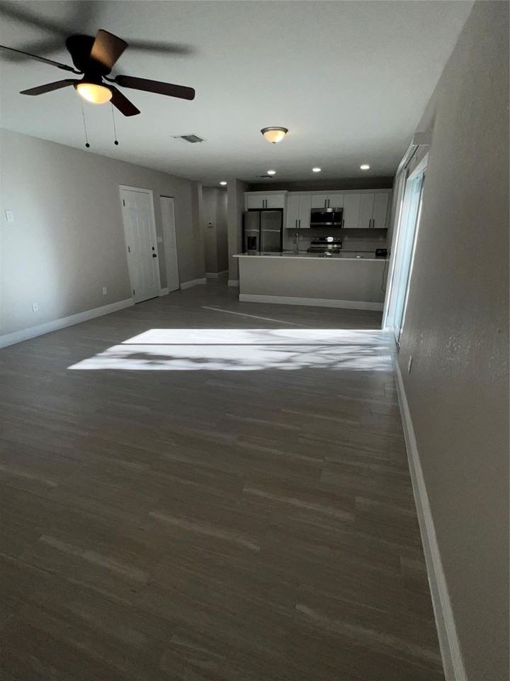 860 Southwest 10th Street - Photo 4 of 21