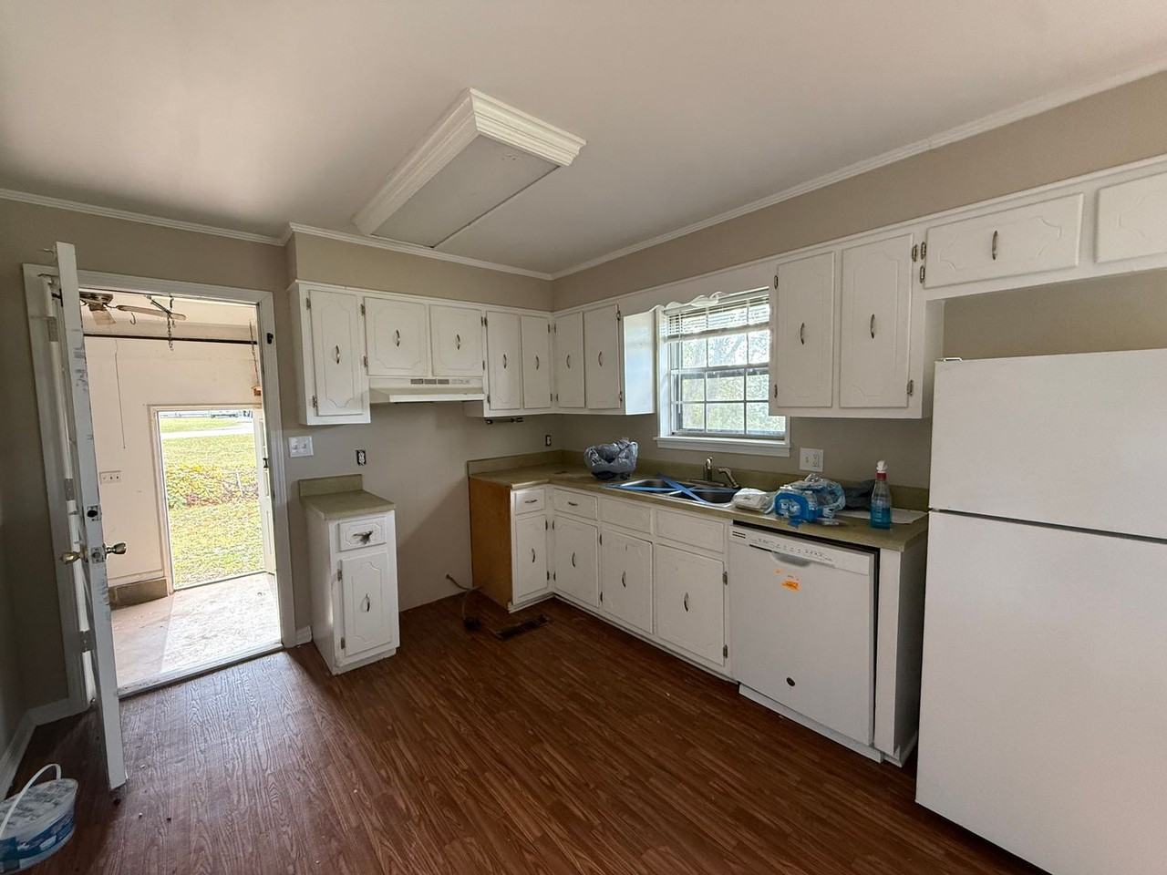 302 Glendale Ave - Photo 4 of 16