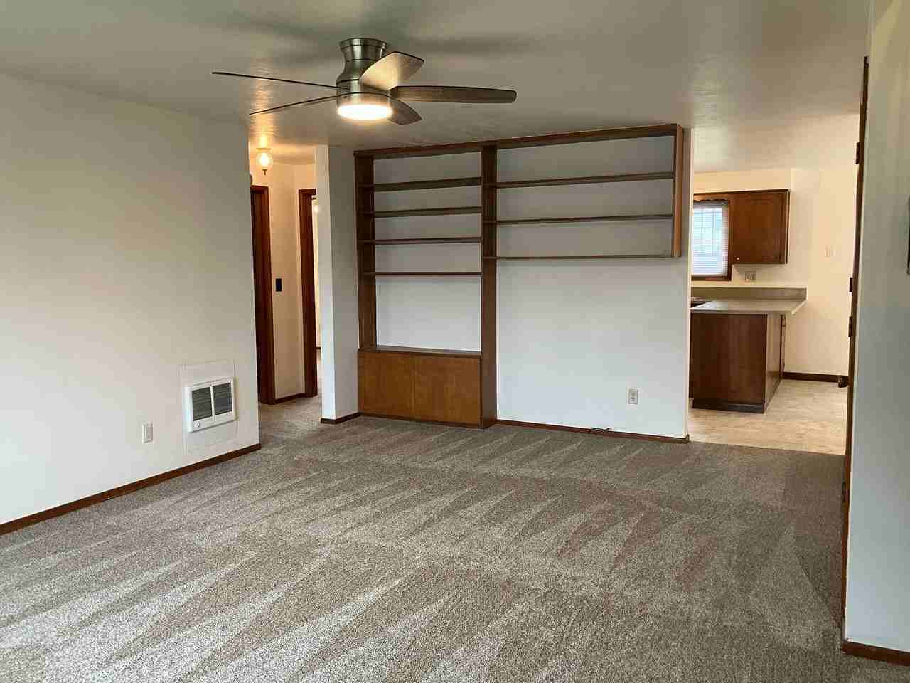 902 Connecticut Avenue Southeast - Photo 3 of 23