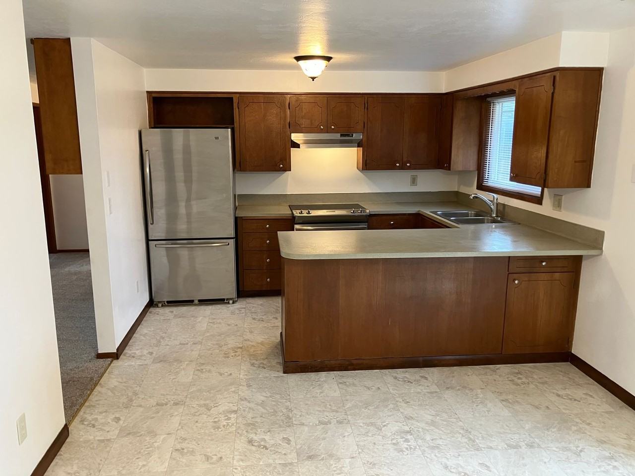 902 Connecticut Avenue Southeast - Photo 5 of 23