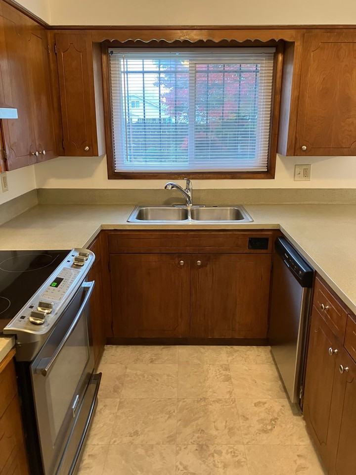 902 Connecticut Avenue Southeast - Photo 6 of 23