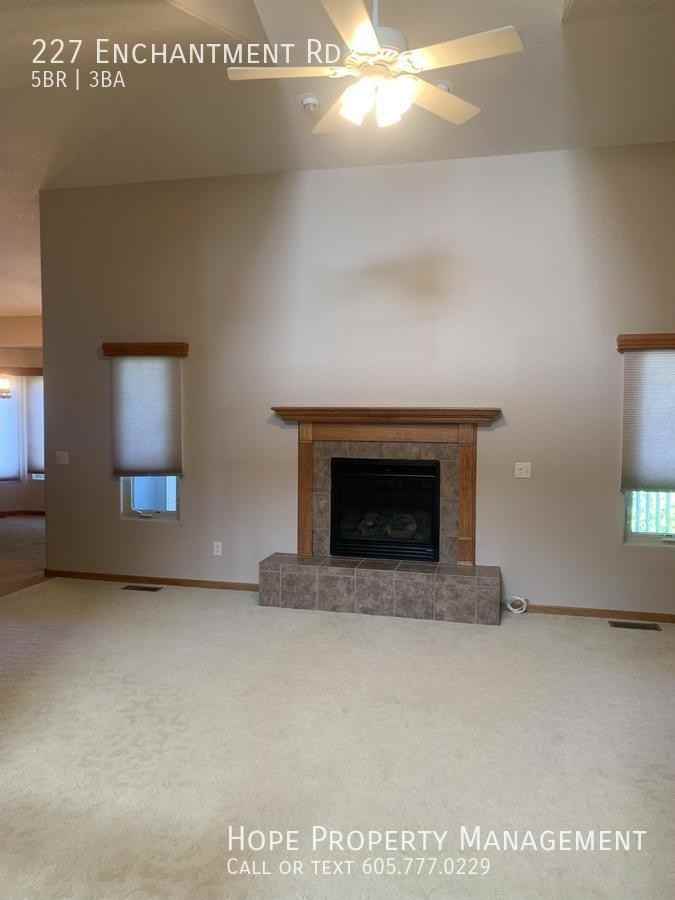 227 Enchantment Rd - Photo 3 of 26