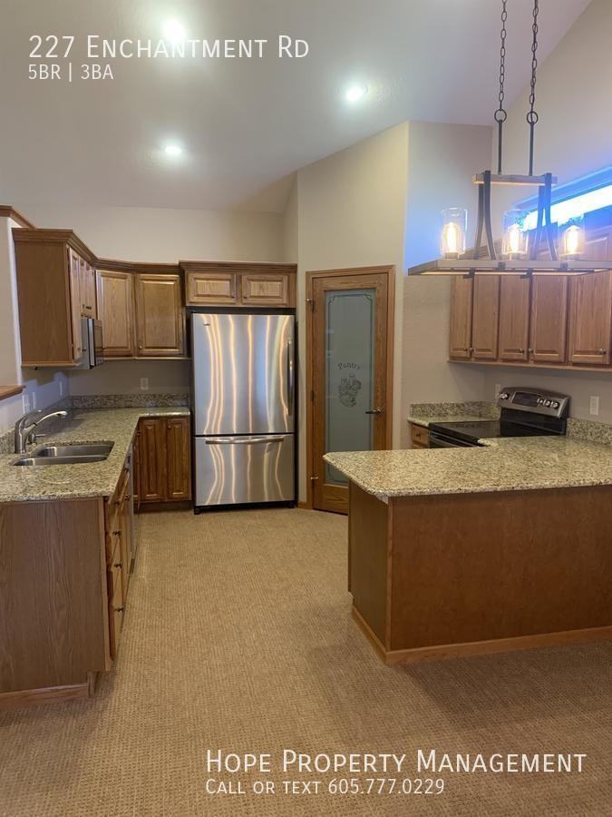 227 Enchantment Rd - Photo 4 of 26