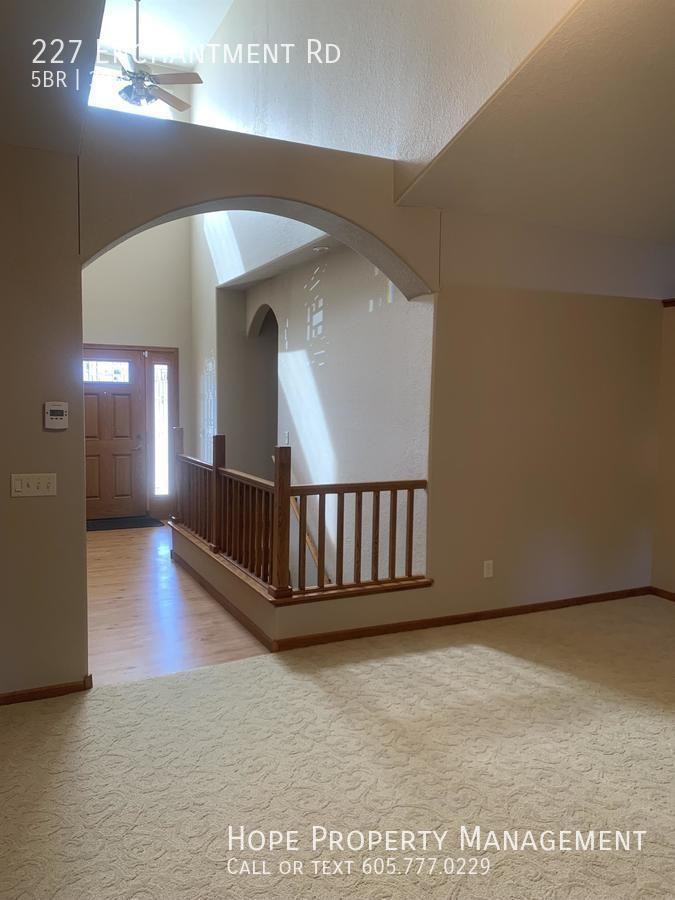 227 Enchantment Rd - Photo 6 of 26