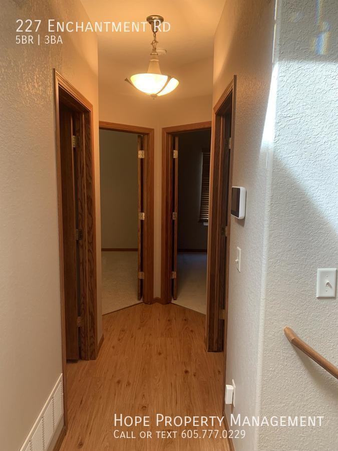 227 Enchantment Rd - Photo 7 of 26