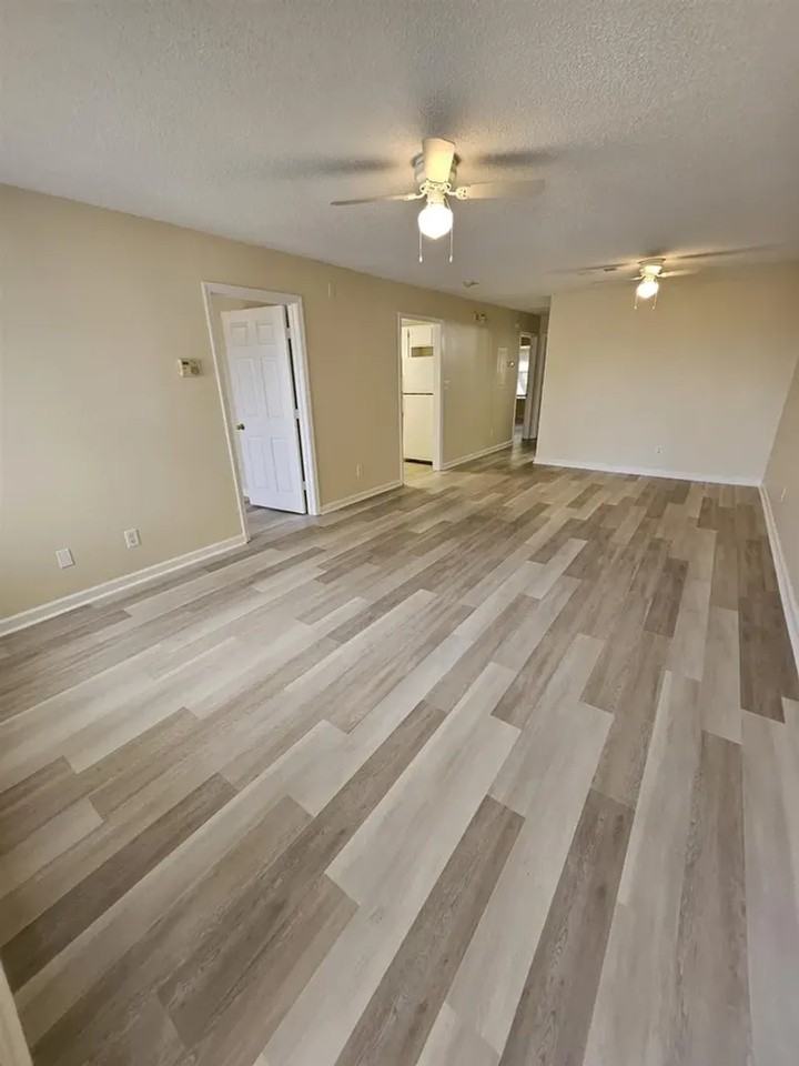 1100 Greentree Court - Photo 2 of 19