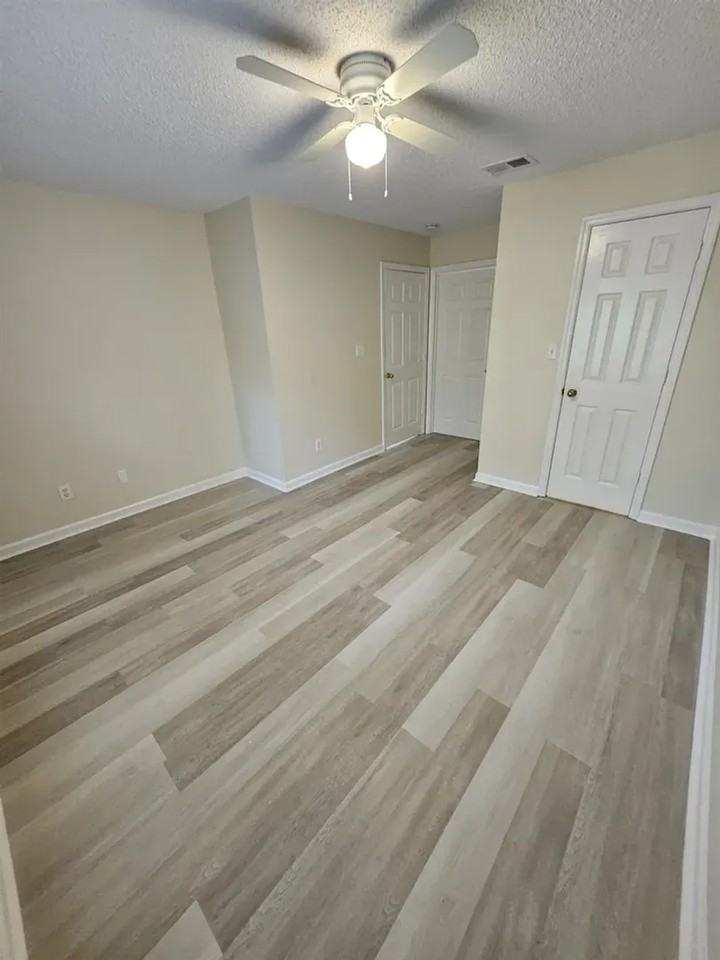 1100 Greentree Court - Photo 3 of 19