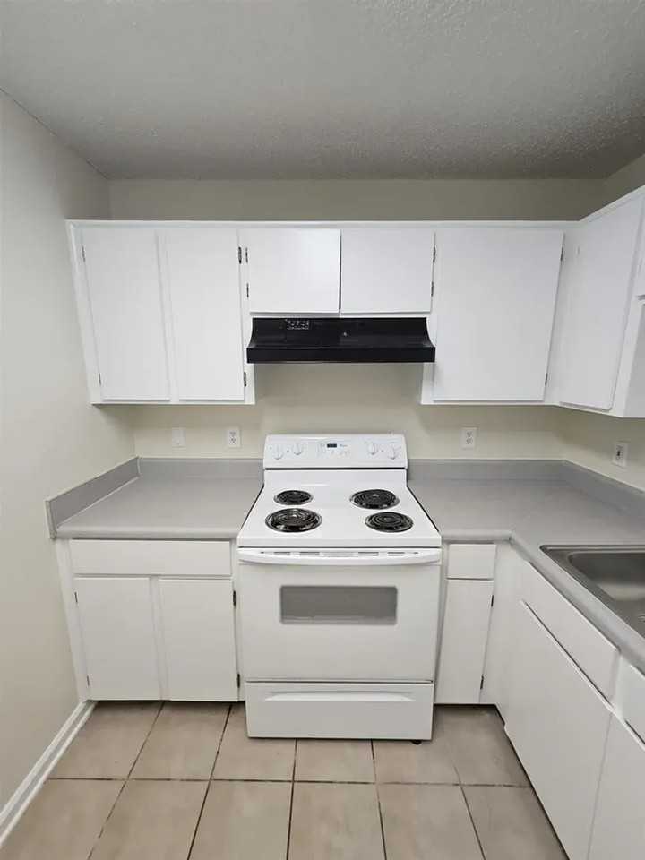 1100 Greentree Court - Photo 6 of 19