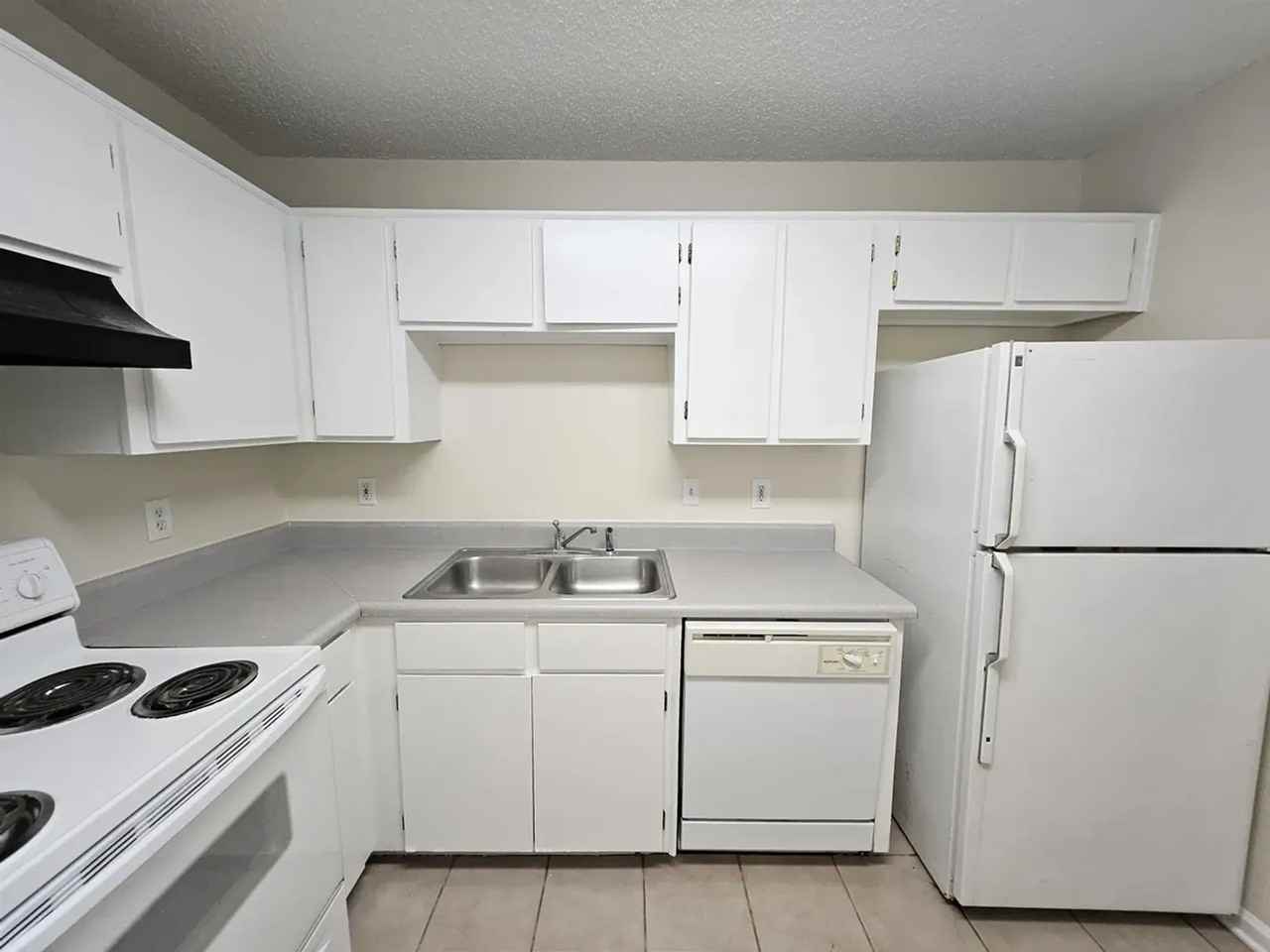 1100 Greentree Court - Photo 5 of 19