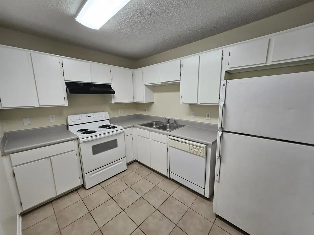 1100 Greentree Court - Photo 7 of 19