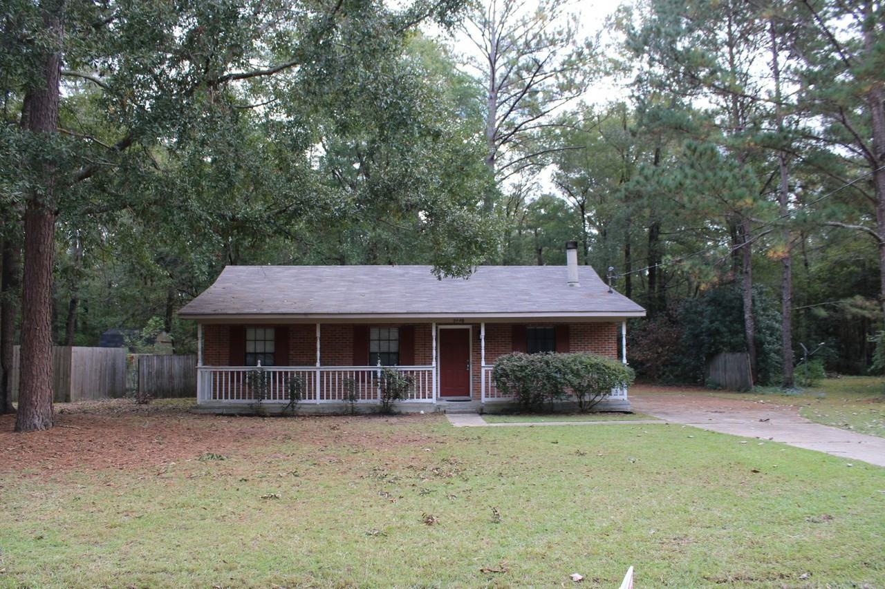 2440 Ellen Ln - Photo 2 of 14