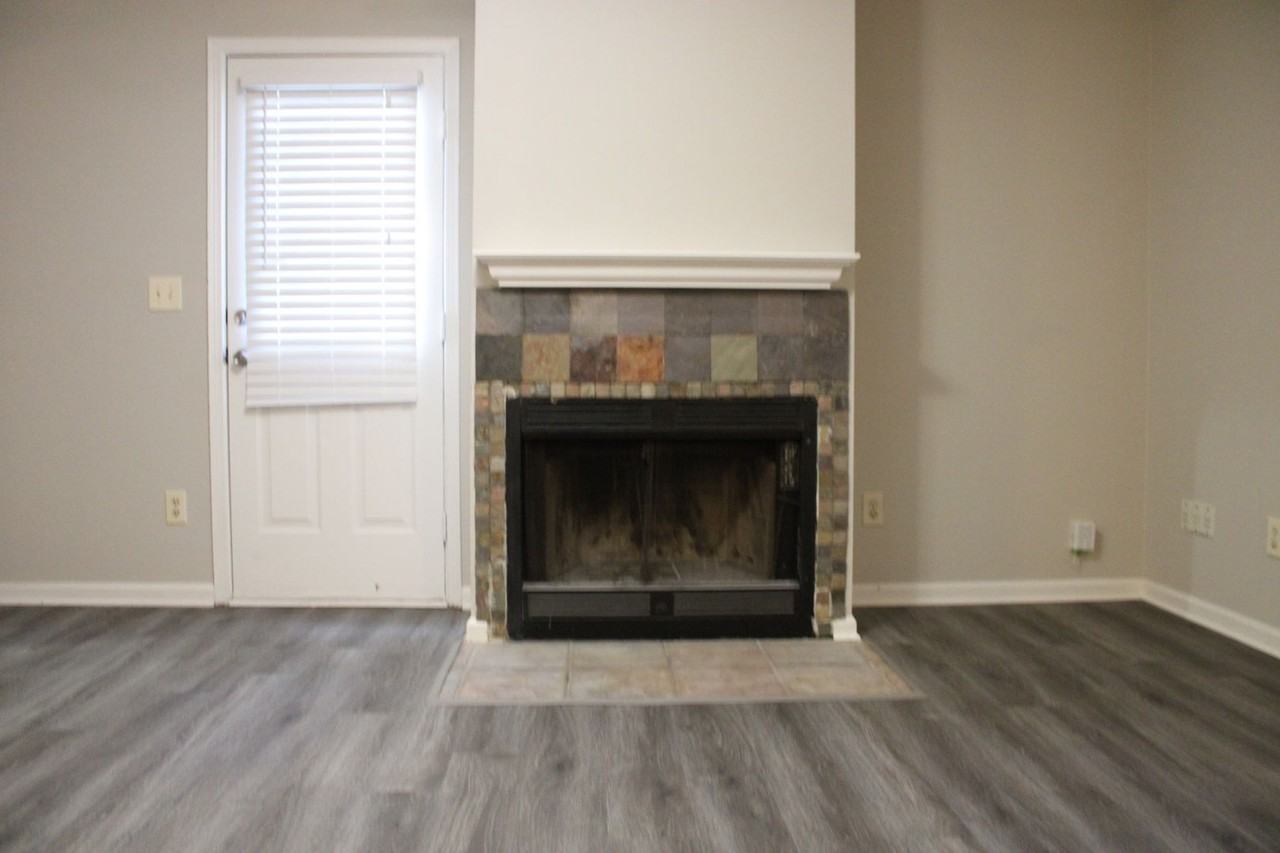 2440 Ellen Ln - Photo 3 of 14