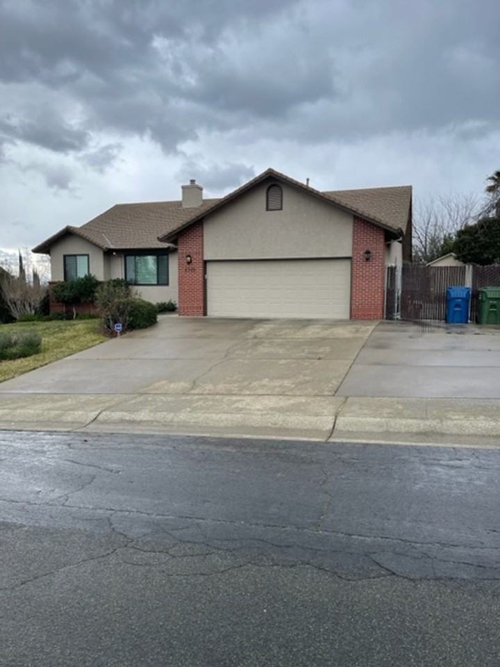 2725 Crystal Tree Dr - Photo 2 of 26