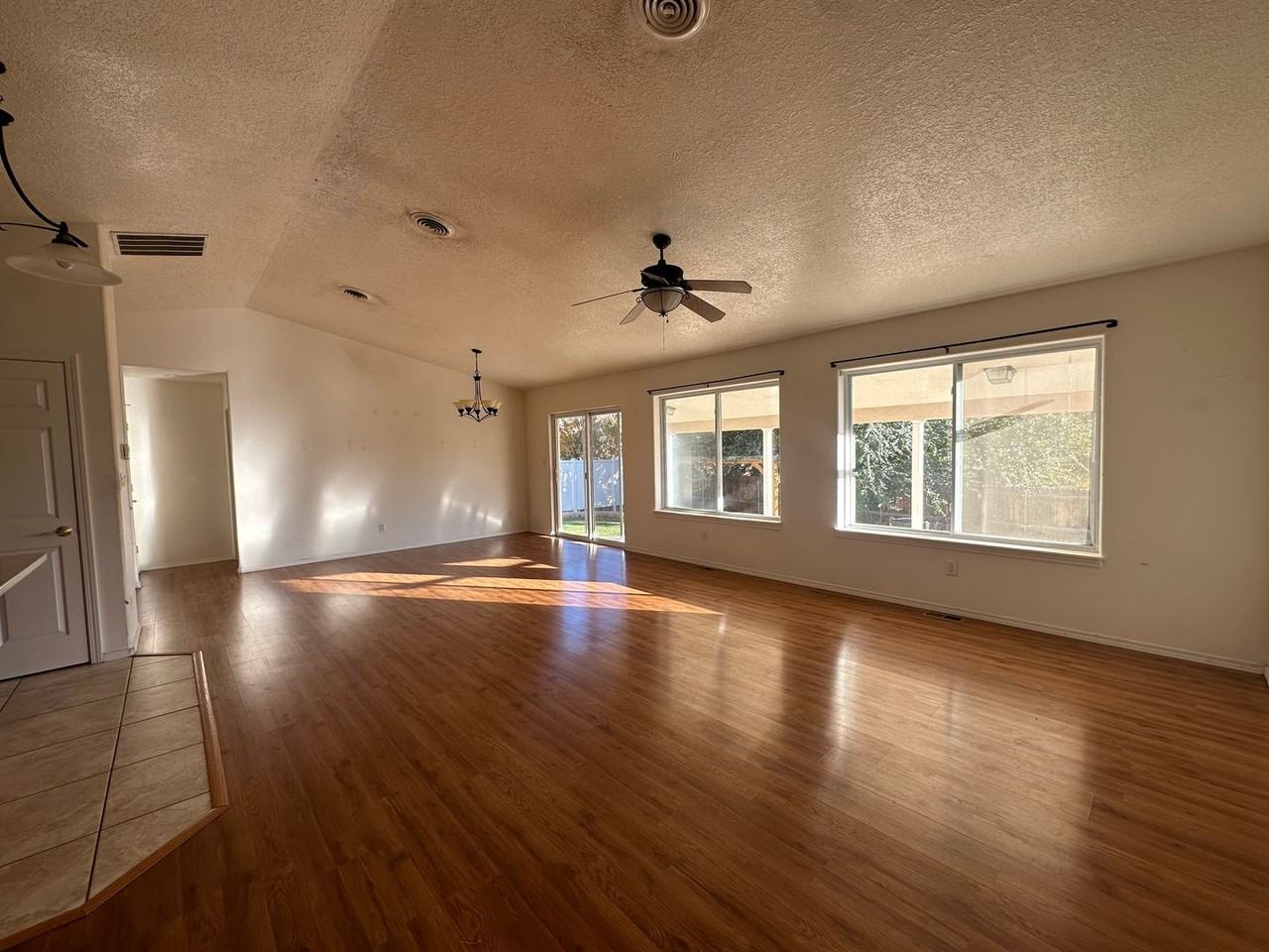 104 Park Circle - Photo 3 of 22