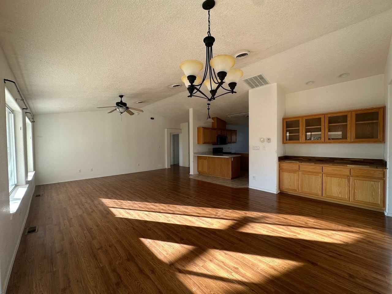 104 Park Circle - Photo 4 of 22