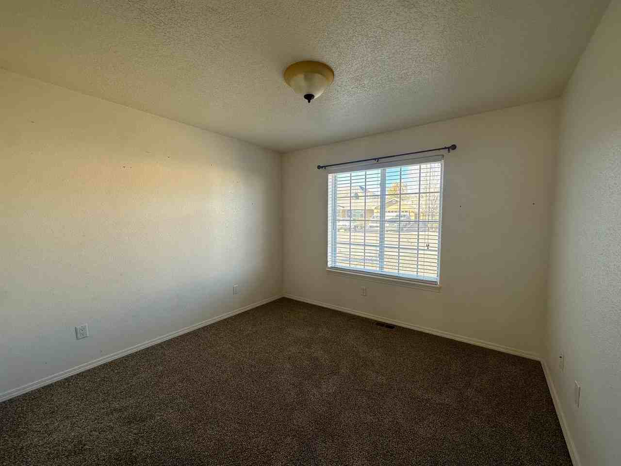 104 Park Circle - Photo 6 of 22