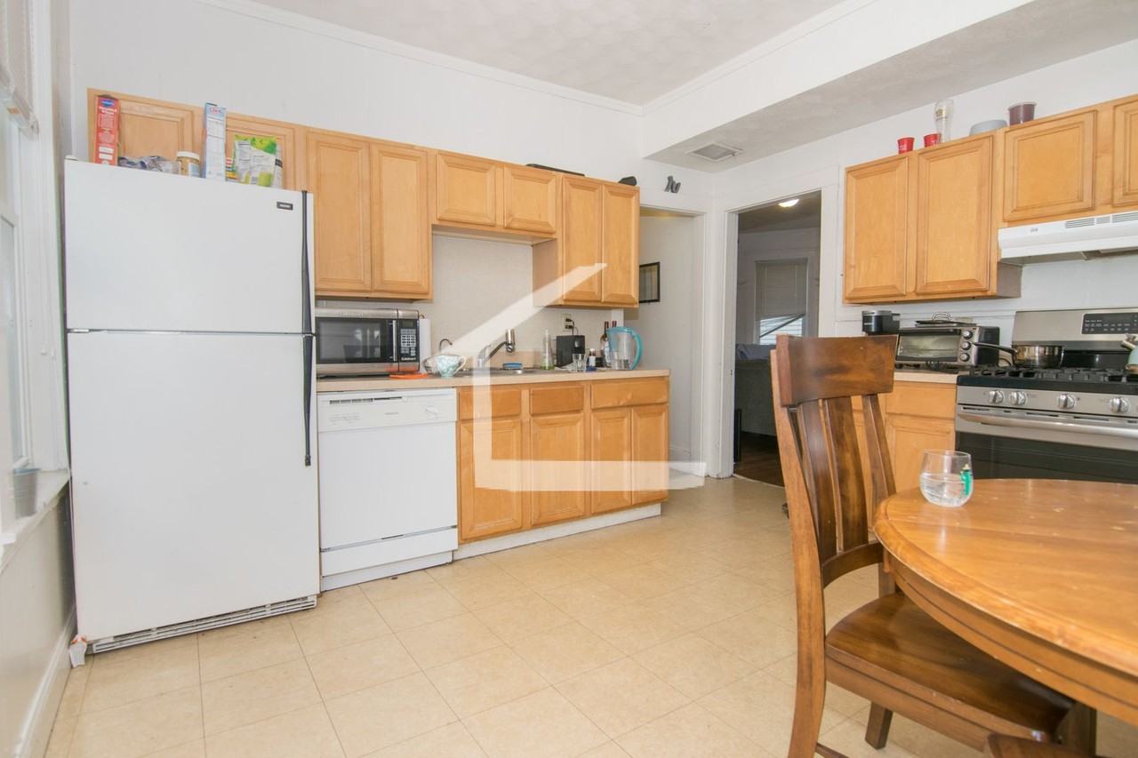 13 Gardner Ter - Photo 4 of 11