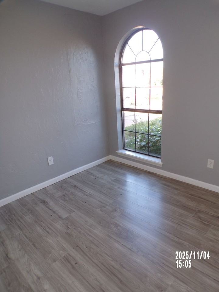 2403 Sw 40th St - Photo 7 of 32