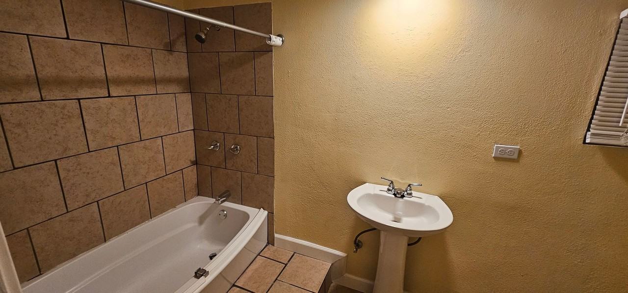 118 W Wilson Ave - Photo 6 of 9