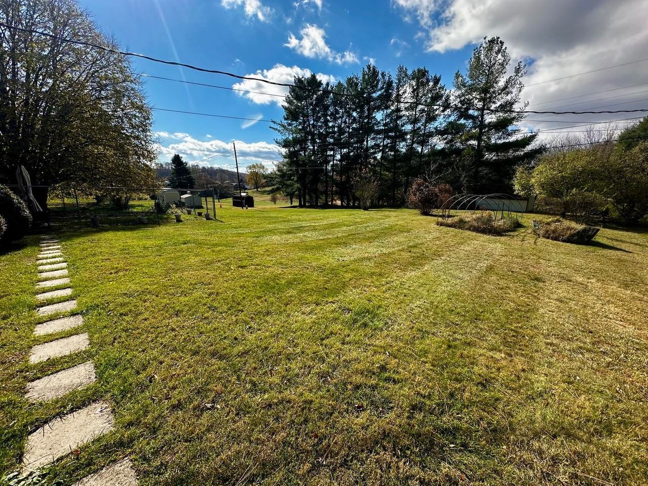 280 Walnut Dr - Photo 2 of 17