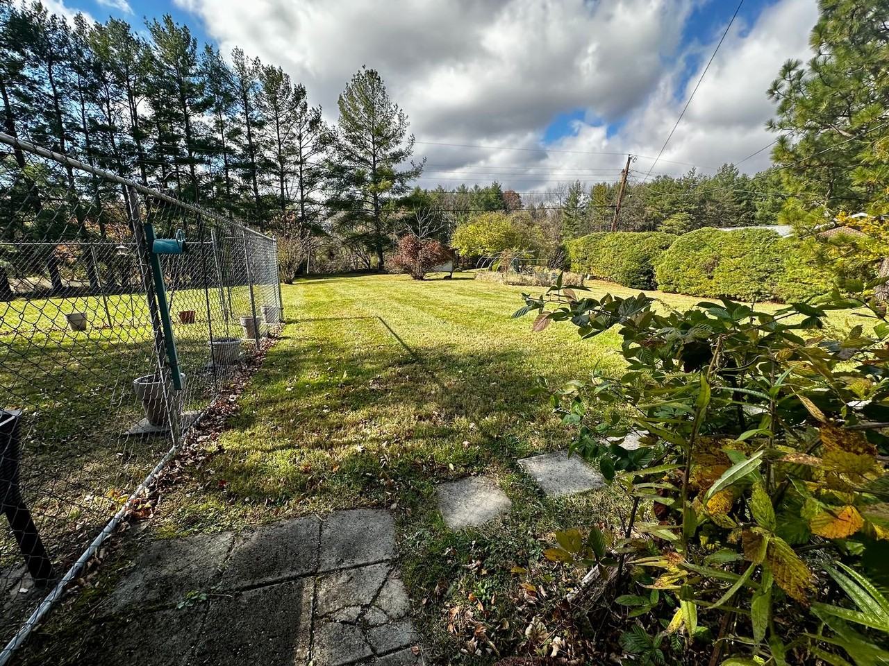 280 Walnut Dr - Photo 3 of 17