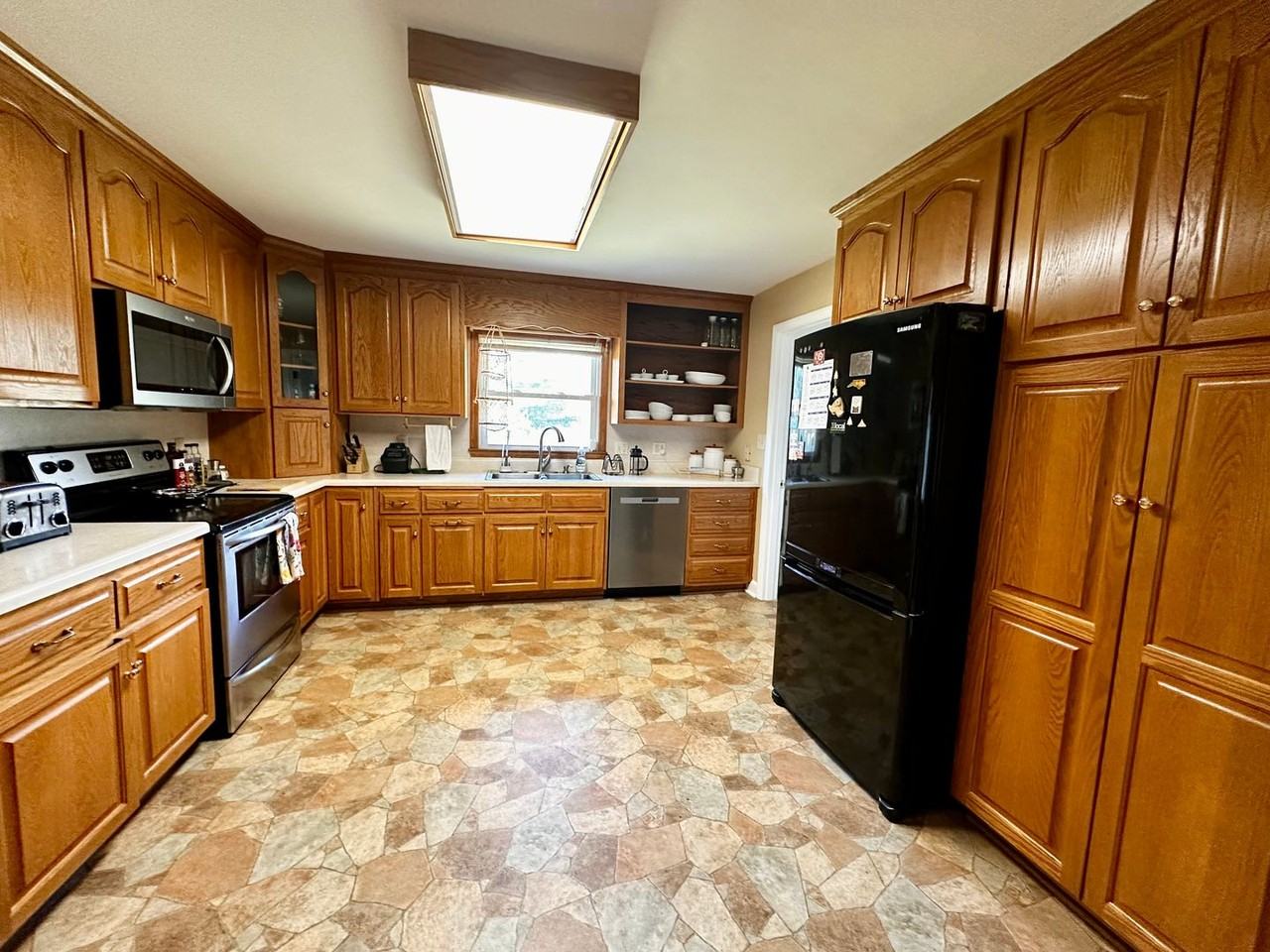 280 Walnut Dr - Photo 4 of 17