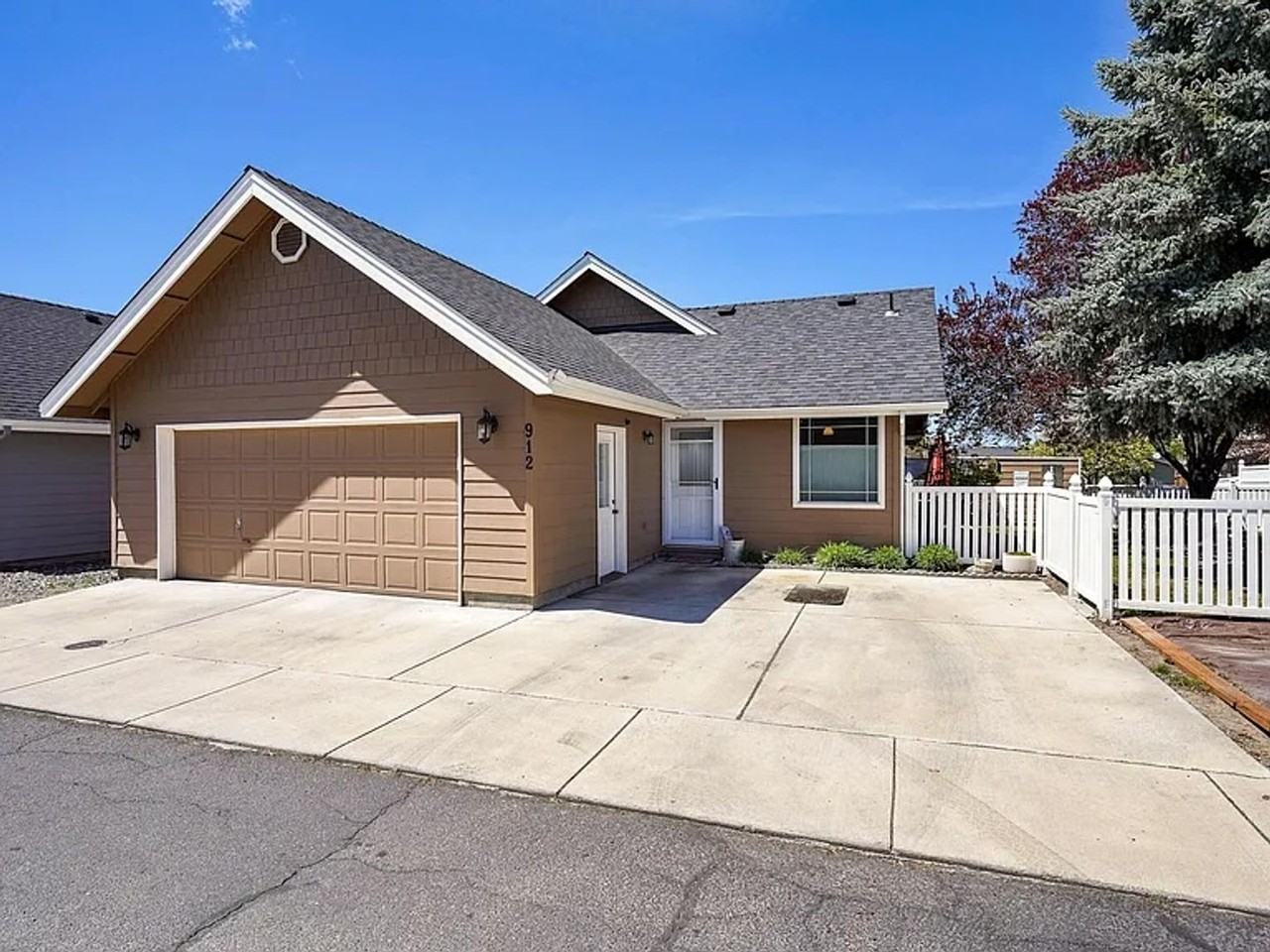 912 Ne Del Rio Ave - Photo 2 of 31