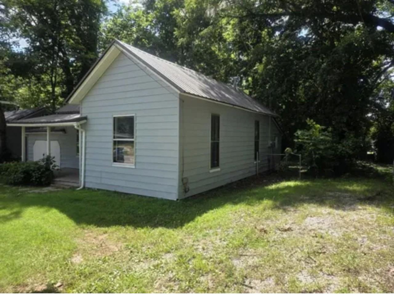 2007 North Travis Avenue - Photo 2 of 17