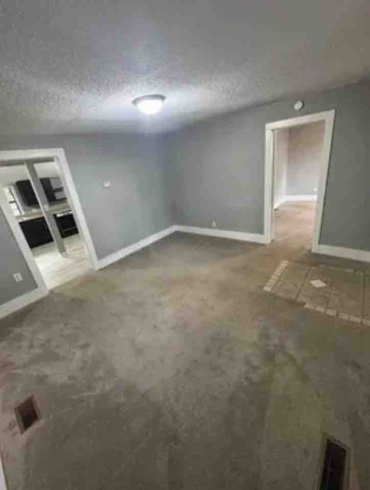 2007 North Travis Avenue - Photo 3 of 17