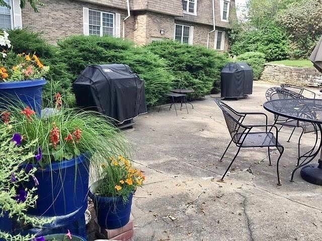 1120 E 6th St #3 - Photo 7 of 8