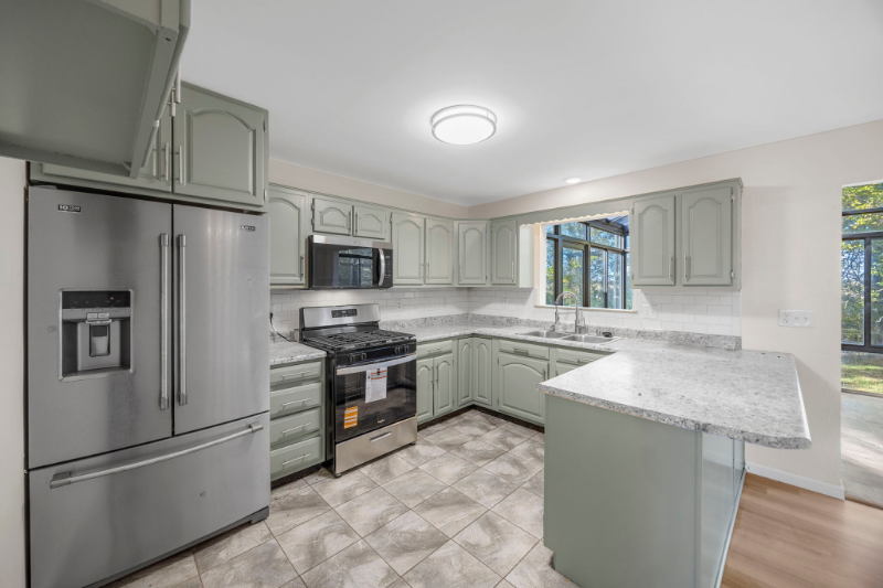 1755 Fountainbleu Dr - Photo 3 of 16