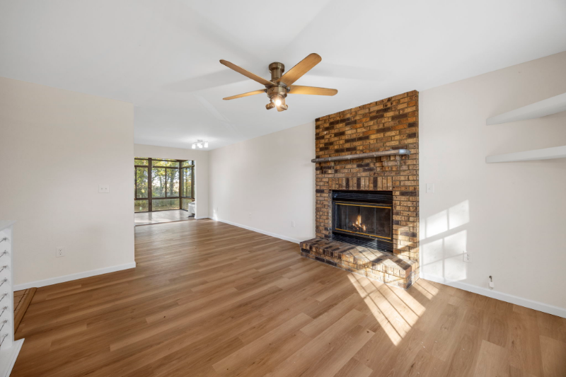 1755 Fountainbleu Dr - Photo 6 of 16